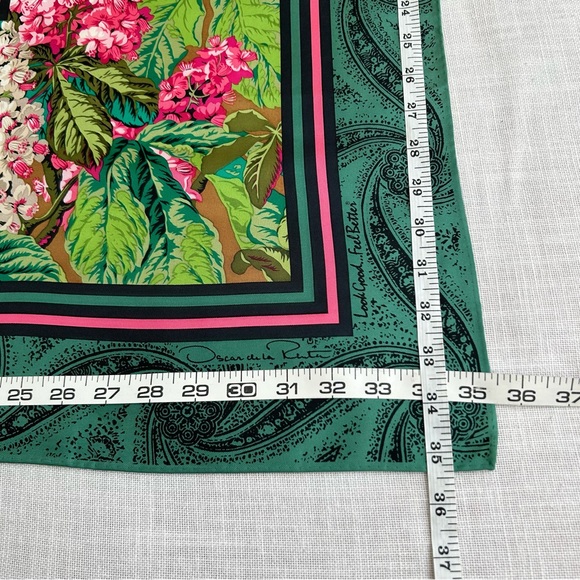 •Oscar De La Renta Silk Floral Signed Scarf Vintage Made in Japan 35”x35” - Picture 10 of 16